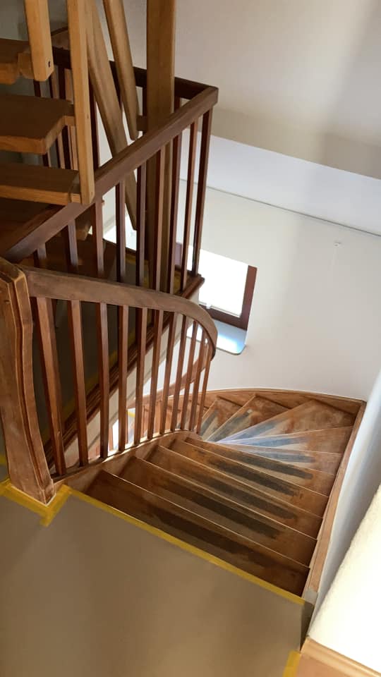 Treppe vor der Sanierung